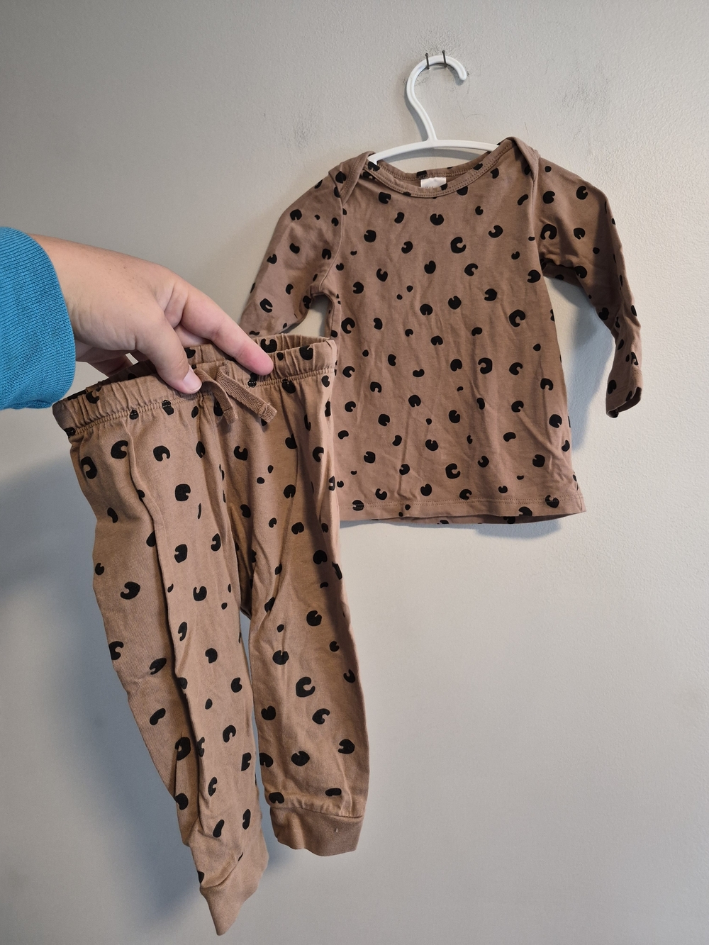 H&M 6/9m Brown Cheetah 2pc Matching Long Sleeve & Pants Set